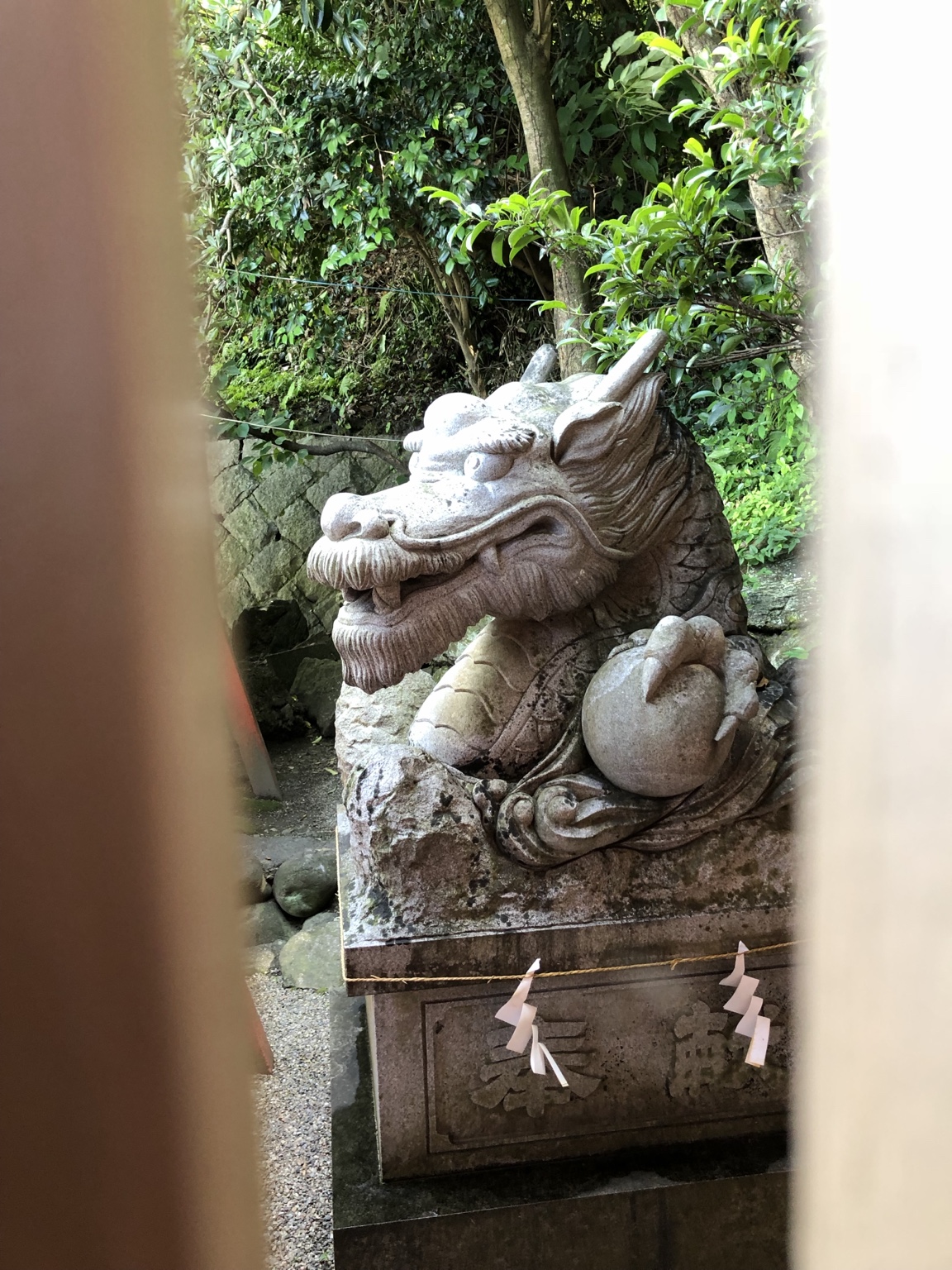 石彫刻の龍